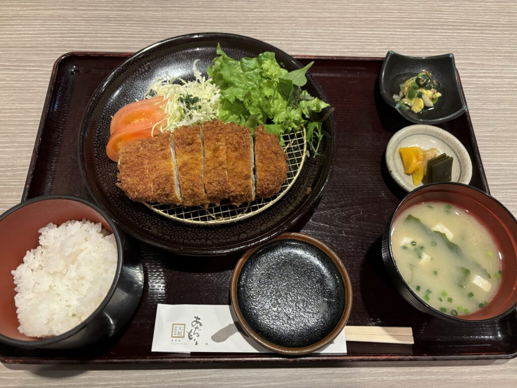 黒豚料理 あぢもりのロースかつランチ