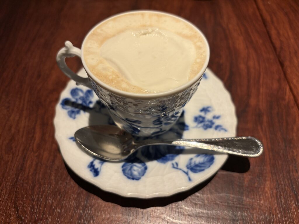 銀座みゆき館のカフェラテ