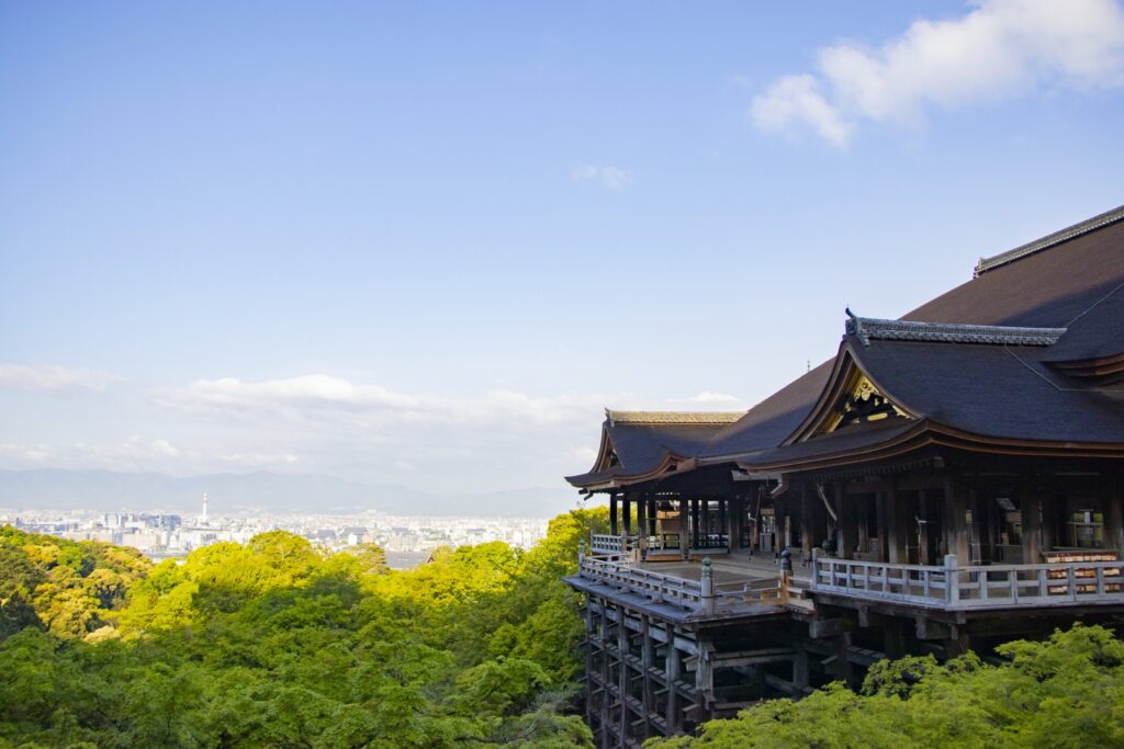 天気が良い日の京都の清水寺