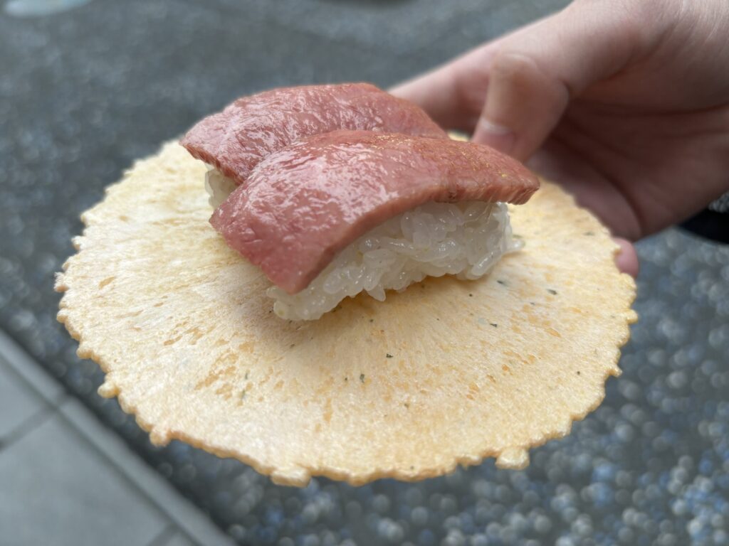 下呂温泉街の飛騨牛の肉寿司