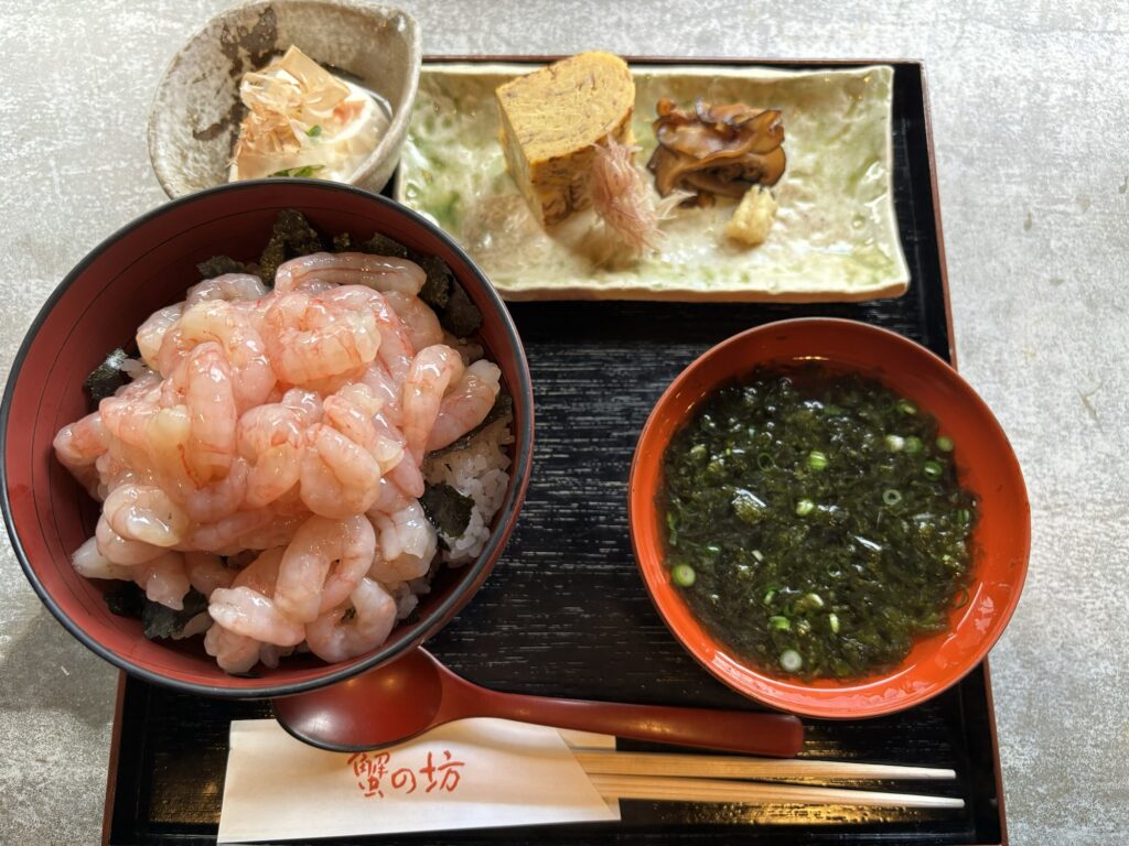 越前蟹の坊の甘海老てんこ盛り丼