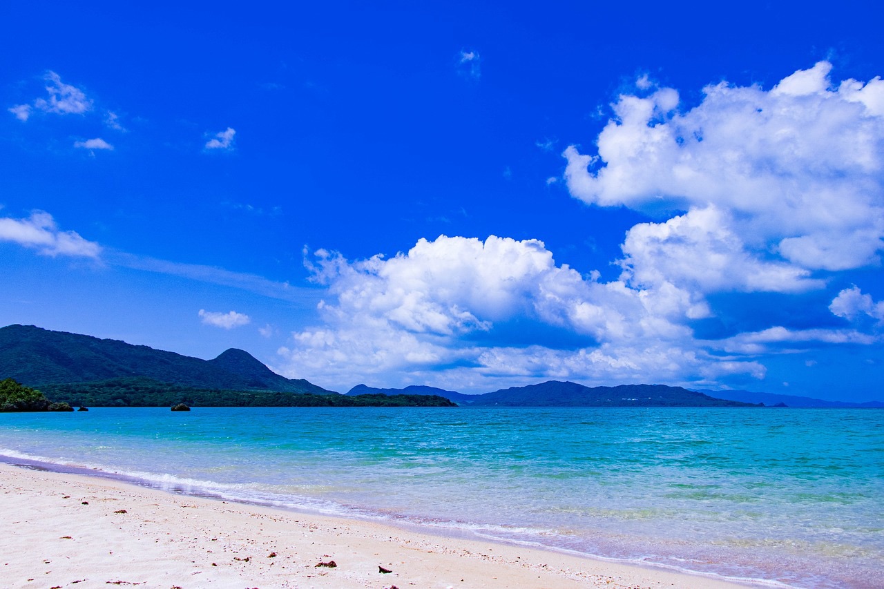 沖縄の美しい空と海