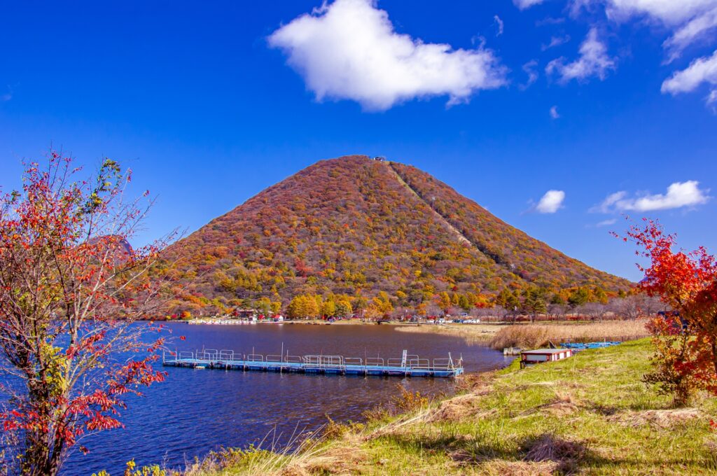 紅葉が綺麗な榛名山と榛名湖