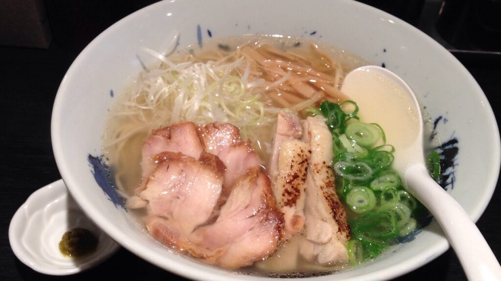 鶏そば 三歩一のラーメン