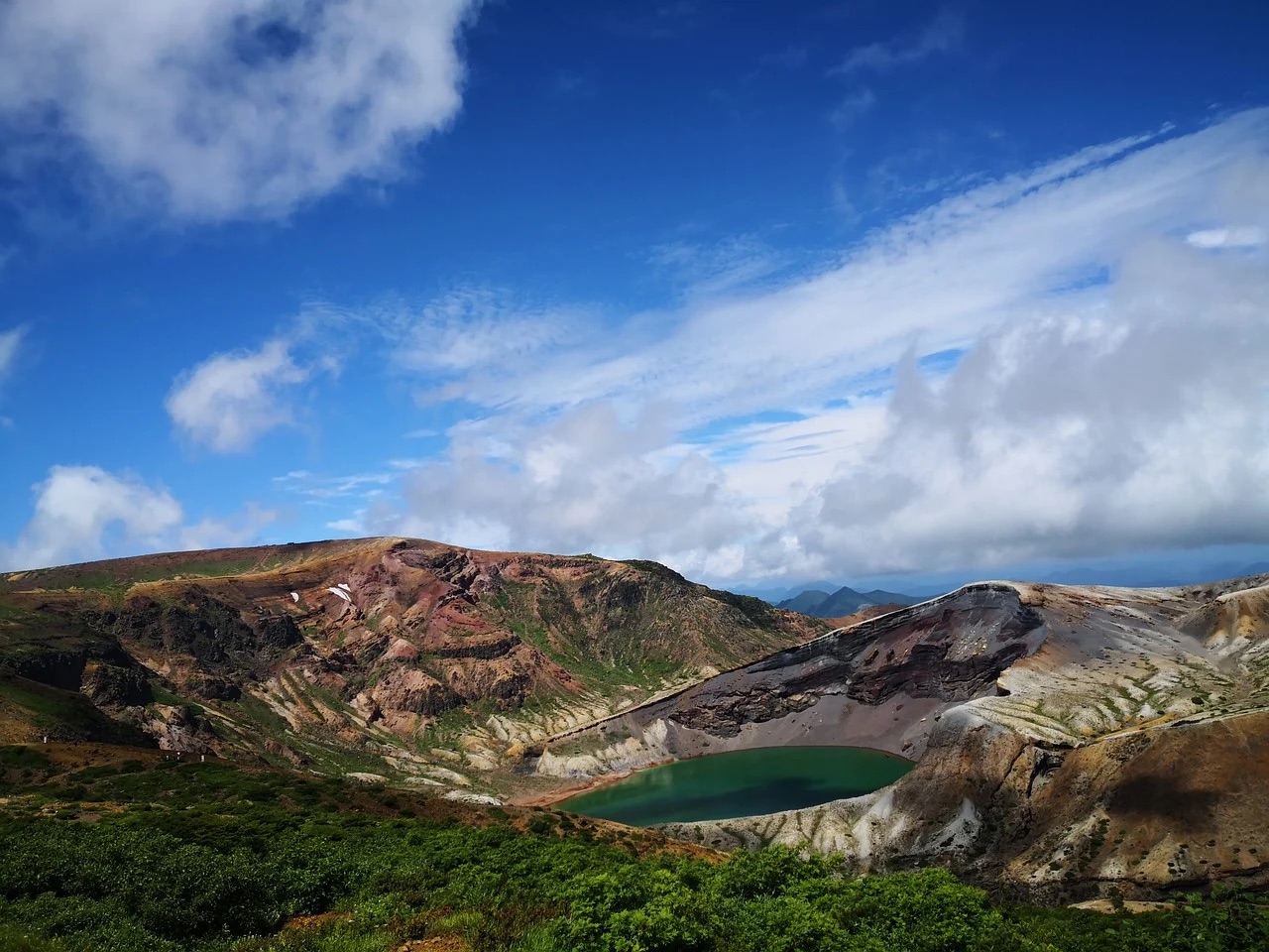 山形県蔵王の御釜