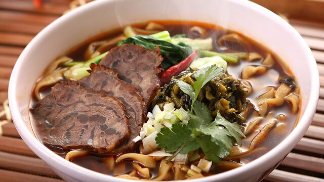 本格的な台湾夜市料理 台南担仔麺のタンツー麺